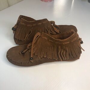 Minnetonka Women’s Fringe Moccasins